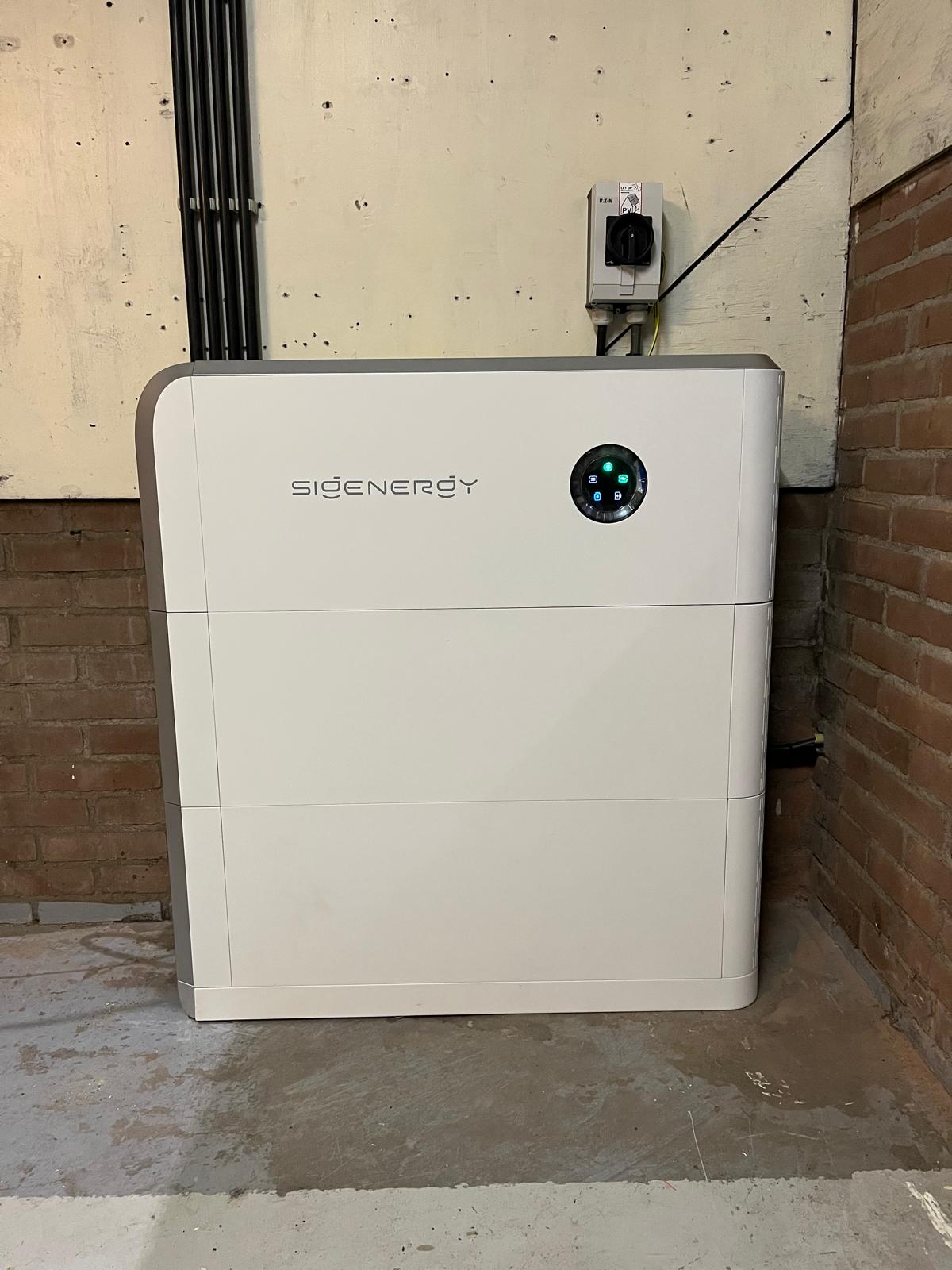 Sigenergy thuisbatterij in kruipruimte-installatie