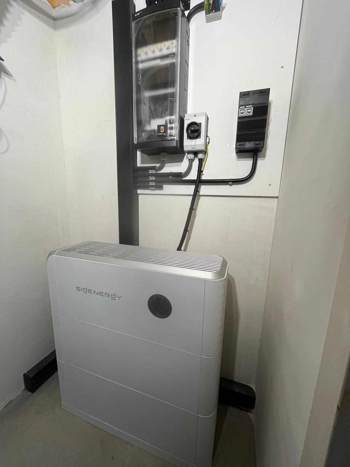 Sigenergy thuisbatterij met bijgeplaatste groepenkast